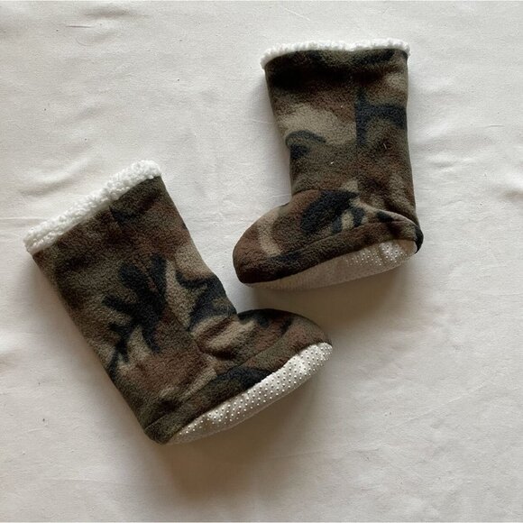 Handmade Camo Fleece Slipper Booties Size 9 - Picture 4 of 8